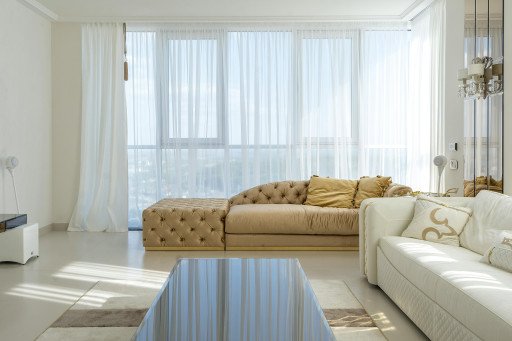 Timeless Elegance in Minimal White Living Rooms